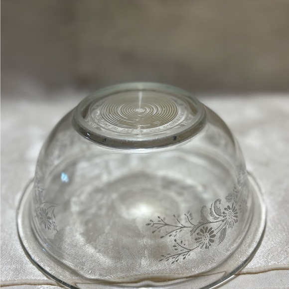 Vintage Pyrex Clear Glass Mixing Bowl “French Daisy” - Picture 4 of 7